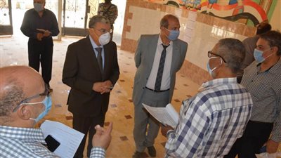 محافظ المنيا يتابع لجان الثانوية العامة ووصول 143 بوابة للتعقيم 