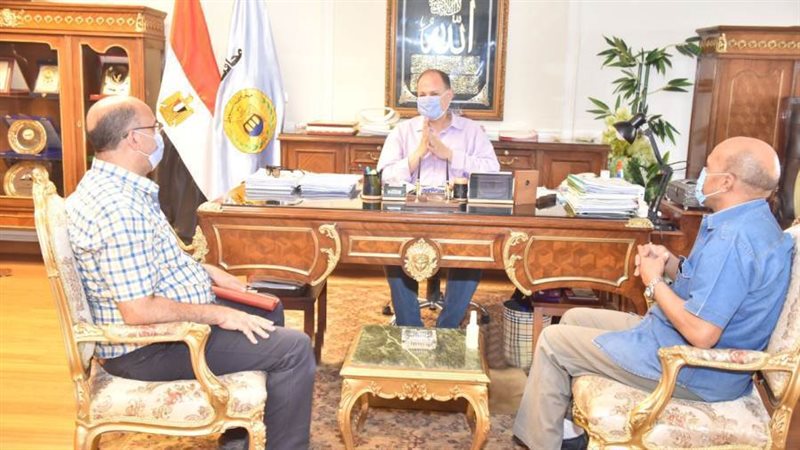 محافظ أسيوط يلتقى