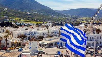 اليونان تفتح أبوابها للسياحة