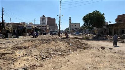 سوق الجمعة عقب حملة من مسؤولي الإسماعيلية ليلا.. صور