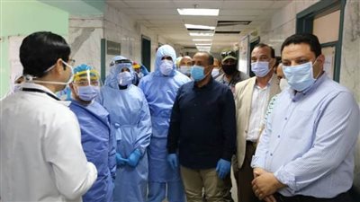 لجنة كورونا تتابع توافر المستلزمات والأدوية بمستشفى التأمين الصحي بالسويس