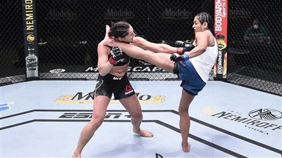 جيسيكا آيه تسقط أمام كالفيللو (فيديو)