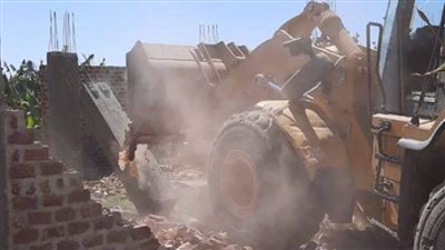 محافظ سوهاج: إزالة 26 حالة تعدٍّ على الأراضي الزراعية وأملاك الدولة