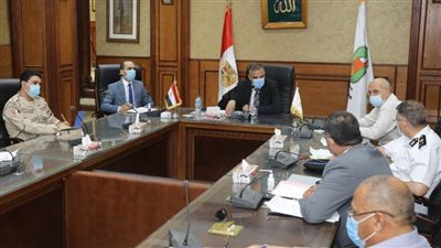 محافظ سوهاج يناقش الاستعدادات لامتحانات الثانوية العامة