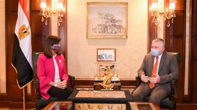  السفيرة نبيلة مكرم تتوجه بالشكر إلى المصريين الأرمن على تبرعهم لصندوق 