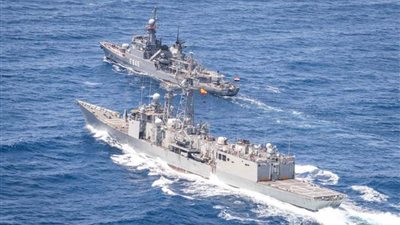 القوات البحرية المصرية والإسبانية تنفذان تدريباً بحرياً عابراً بنطاق الإسطول الجنوبى بالبحر الأحمر 