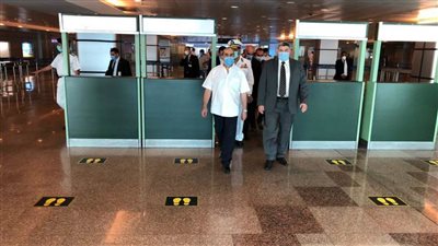 وزير الطيران المدني يتفقد مطار الغردقة