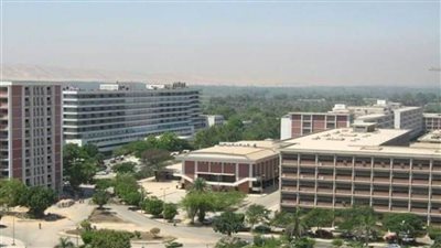 جامعة أسيوط: إجراء مسحات لـ٣٨٠ ممرضة ومسعفًا وعاملًا.. وإصابة ٥١% منهم بكورونا