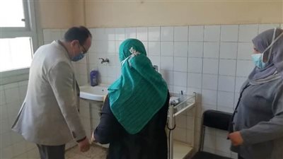 مدير التأمين الصحي بالدقهلية يتفقد العيادات المدرسية استعدادًا لـ