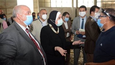 وزيرة التجارة تتفقد مدينة الجلود بالروبيكى.. وتتابع تشغيل الخدمات بالمدينة