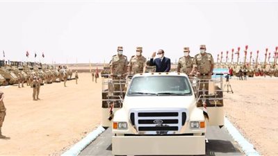  الرئيس السيسي اثناء تفقده الوحدات المقاتلة بالمنطقة الغربية العسكرية (صور)