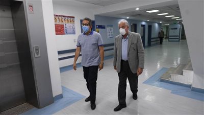 العنانى يزور أحد مراكز الغوص بشرم الشيخ