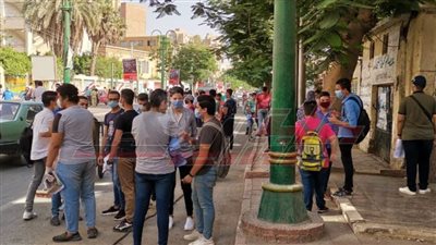 طلاب الثانوية العامة منذ الثامنة أمام لجان المنيا 