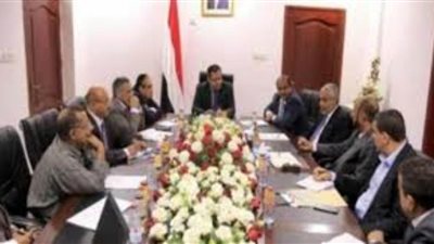 الحكومة اليمنية تندد بأحداث سقطرى وتدعو التحالف العربي للتدخل