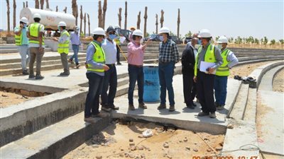 الإسكان: تكثيف العمالة والمعدات بمواقع العمل بالعاصمة الإدارية.. (صور)