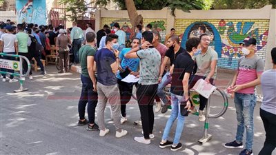 تأخر توزيع أسئلة امتحان العربي في لجان سمالوط بالمنيا