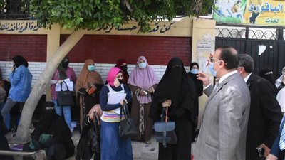 محافظ الإسكندرية يتفقد لجان امتحانات الثانوية العامة