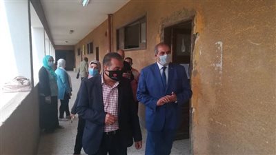 رئيس جامعة الأزهر يتفقد لجنة الثانوية الأزهرية بمعهد طلعت 