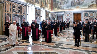  البابا يعدد فوائد وباء كورونا