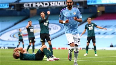 مانشستر سيتي يفوز على بيرنلي بخامسية نظيفة.. وطائرة عنصرية تعكر صفو الاتحاد