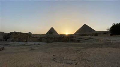 حواس يكشف عن ظاهرة شمسية لأهرامات الجيزة