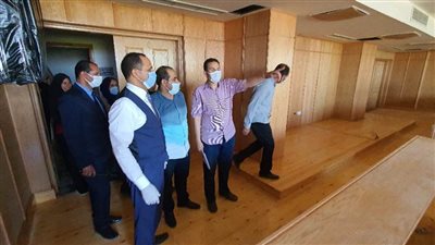 رئيس جامعة دمنهور يتفقد مبنى المعامل المركزية