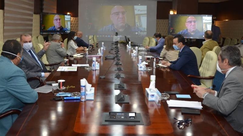 وزير الإسكان يتابع