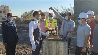 رئيس جامعة دمنهور يواصل يتابع الأعمال الإنشائية لمشروع المستشفى الجامعي