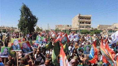 مظاهرات كردية تنديدا بمقتل ناشطة كردية في غارة تركية شرق سوريا