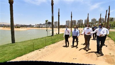 وفد من الإسكان يتفقد مشروع تطوير بحيرة 