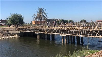 متابعة أعمال إنشاء كوبري على مصرف الشريشرا بالبحيرة