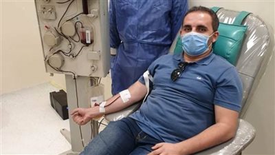طبيب بالمنيا يتبرع بالبلازما بعد تعافيه من فيروس كورونا