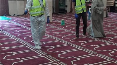 المصريين الأحرار بالسويس يعقم المساجد قبل فتح أبوابها للمصلين