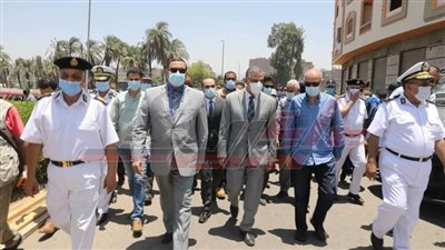 عاجل.. محافظ سوهاج ومدير الأمن يقودان حملة مكبرة لإزالة برج جرجا المخالف.. (صور)