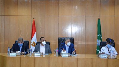 محافظ المنيا يشدد على عدم التهاون ووقف نشاط المخالفين للتعليمات