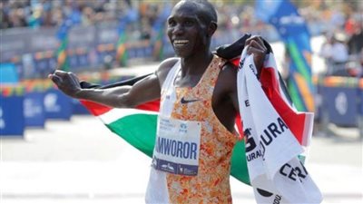 إصابة العداء الكيني كامورور بكسر في الساق بعد حادث سير