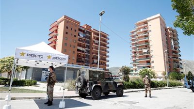 السلطات الإيطالية تنشر قوة من الجيش لفض مواجهات بعد تفش كورونا