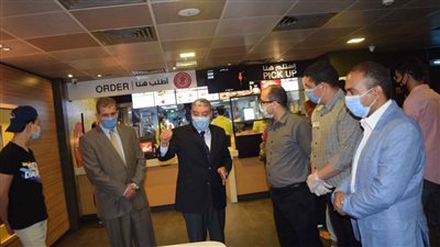 محافظ المنيا يتابع تطبيق المطاعم والمقاهي للإجراءات الوقائية 
