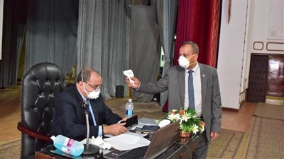 قياس حرارة  أعضاء مجلس جامعة بني سويف