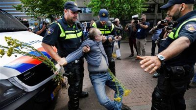 هولندا.. اعتقال العشرات في احتجاج مناهض للتباعد الاجتماعي في لاهاي