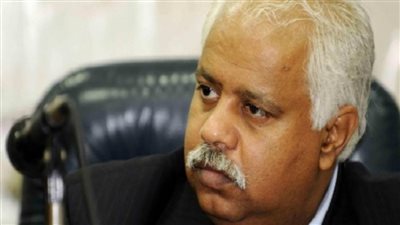 حمدى رزق يطرح رؤية تفاؤلية بكتابه الجديد 