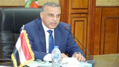 محافظ سوهاج يستثنى بعض ذوي الإعاقة من قرار تنظيم حضور العاملين