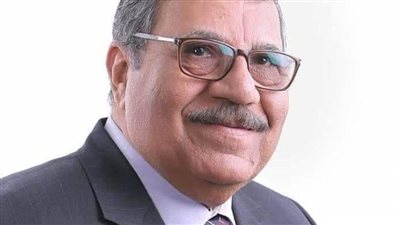 محافظ سوهاج ينعي الفنان التشكيلي الشهير 