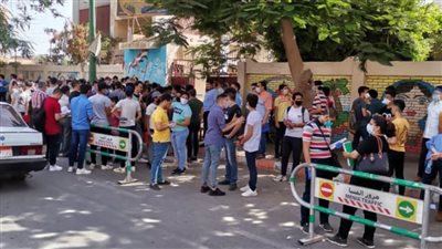 طلاب المنيا يعلقون على امتحان 