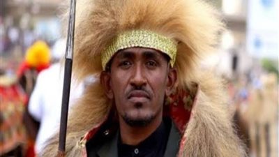 الشرطة الإثيوبية تطلق النار علي المواطنين لمنع حضورهم جنازة المطرب القتيل