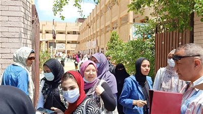 فرحة بين طلاب الثانوية بالدقهلية لسهولة 