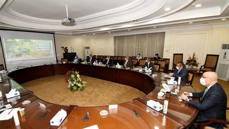 وزير الإسكان يتابع