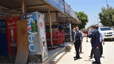 محافظ المنيا يغلق مقهى لعدم الالتزام بالإجراءات الاحترازية