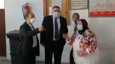 نائب رئيس جامعة الإسكندرية يتفقد سير الامتحانات
