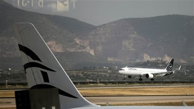 هبوط طائرة ركاب اضطراريا في اليونان